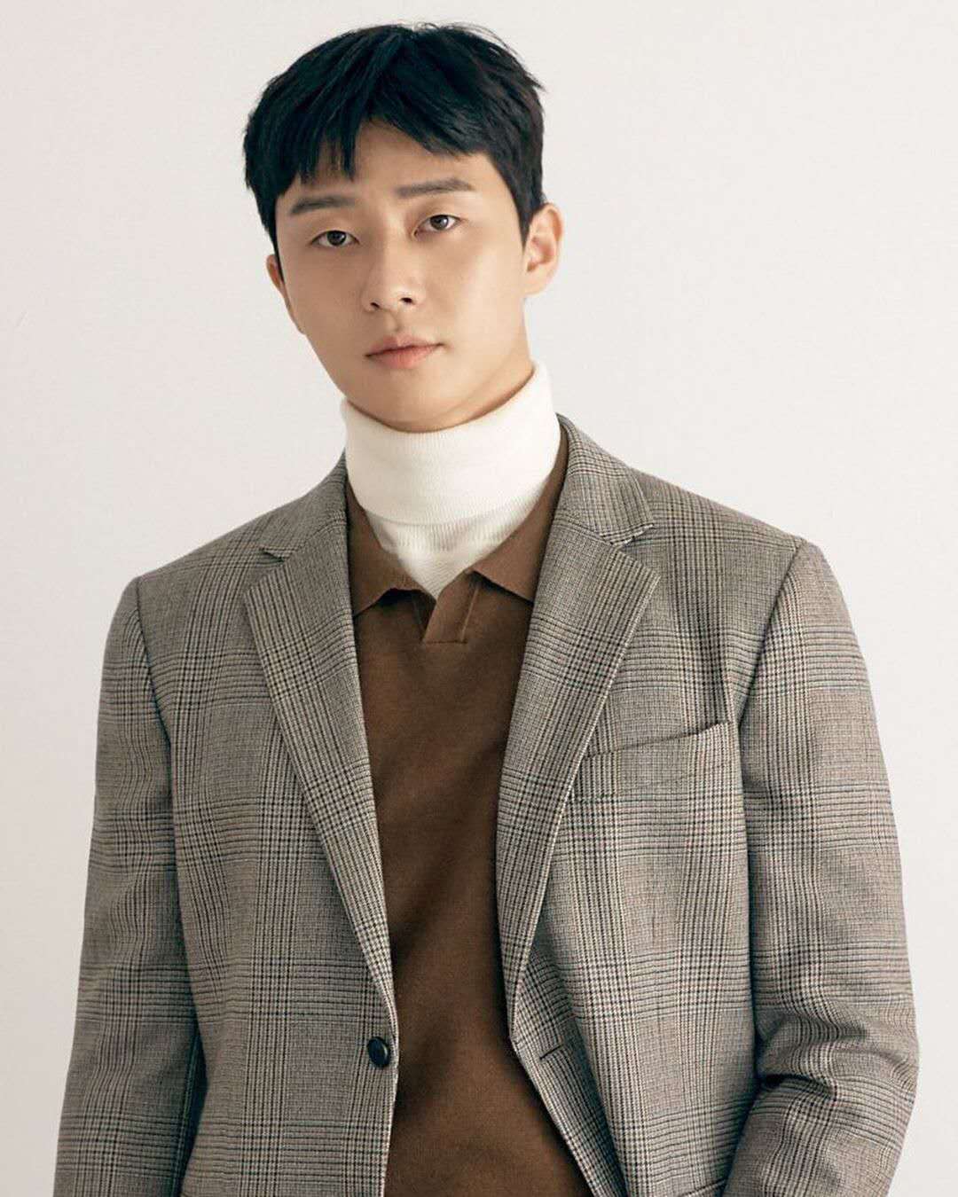 秋冬穿搭万花筒，王源的棒球衣，华晨宇正经穿衣服的样子见过没