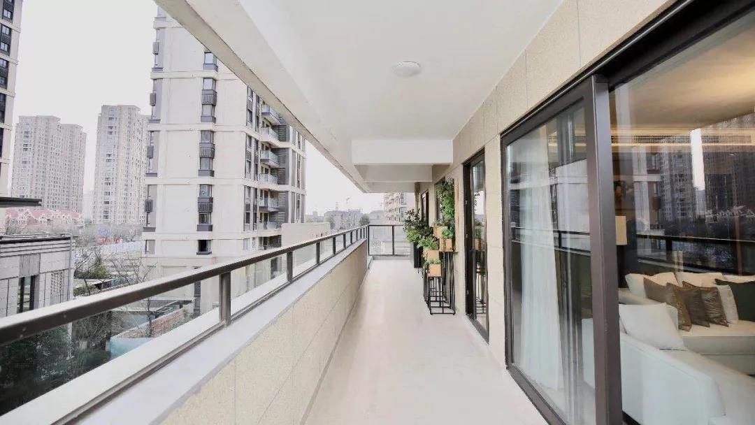 这可能是一个放错了位置的豪宅，见过这个项目的人这么说