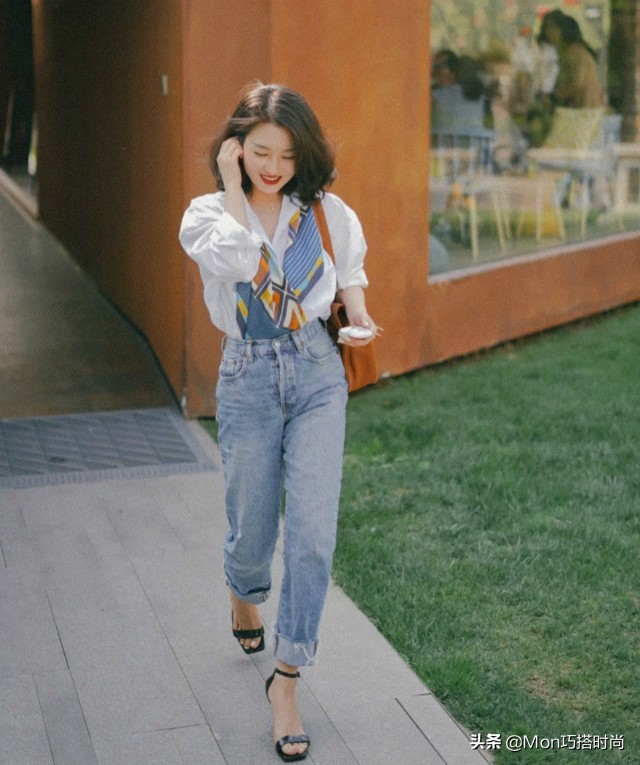 丝巾有几种戴法视频,春天的丝巾流行这样系