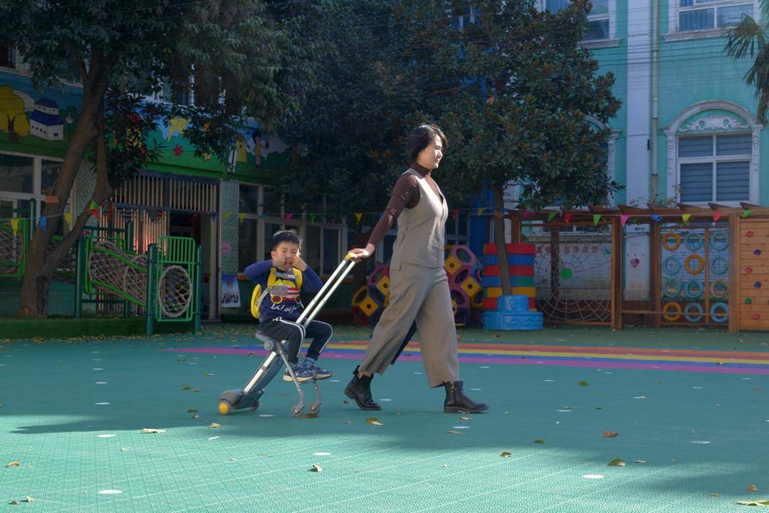 稚行遛娃箱B-Duck合作款评测：一箱两用能座还能装，券后589元