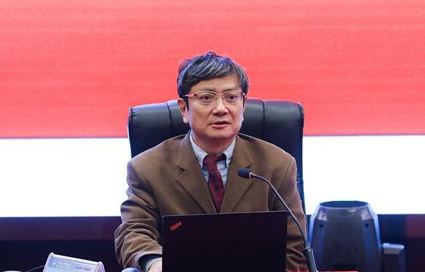 执勤战士拒绝母亲擦汗以军礼敬之对比浙大的大学生“找不到工作”