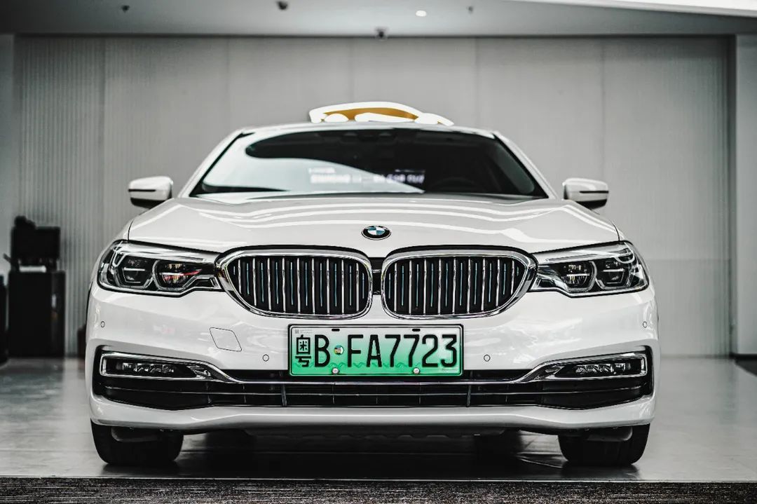 鑫鸿豪车租赁告诉您：租个豪车装“小可爱”能有多便宜