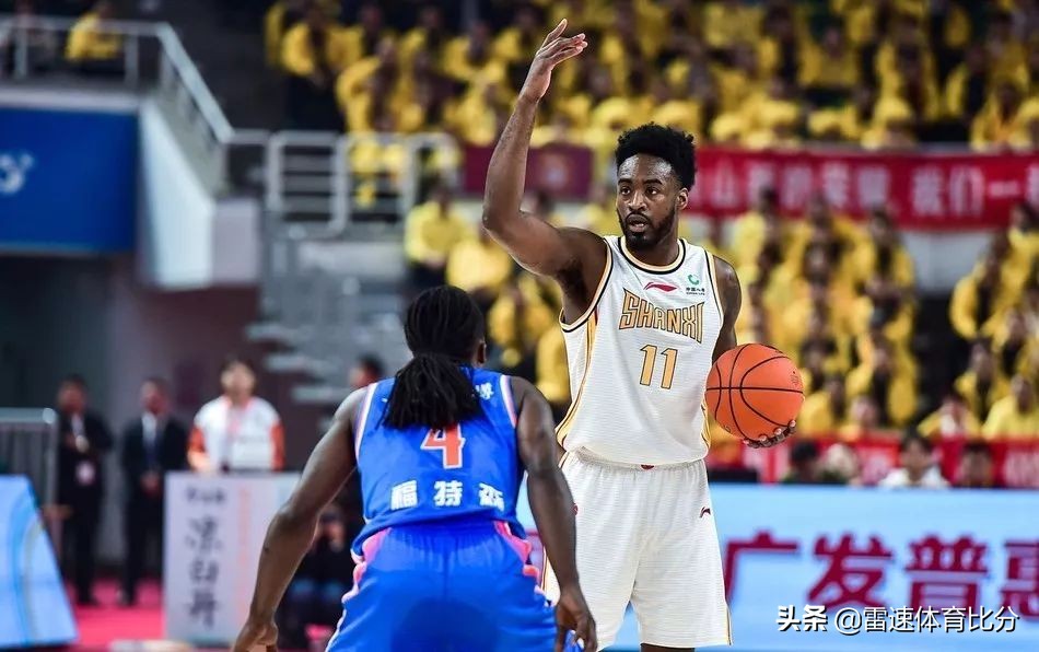 cba琼斯第三次犯规,陈林坚琼斯格林