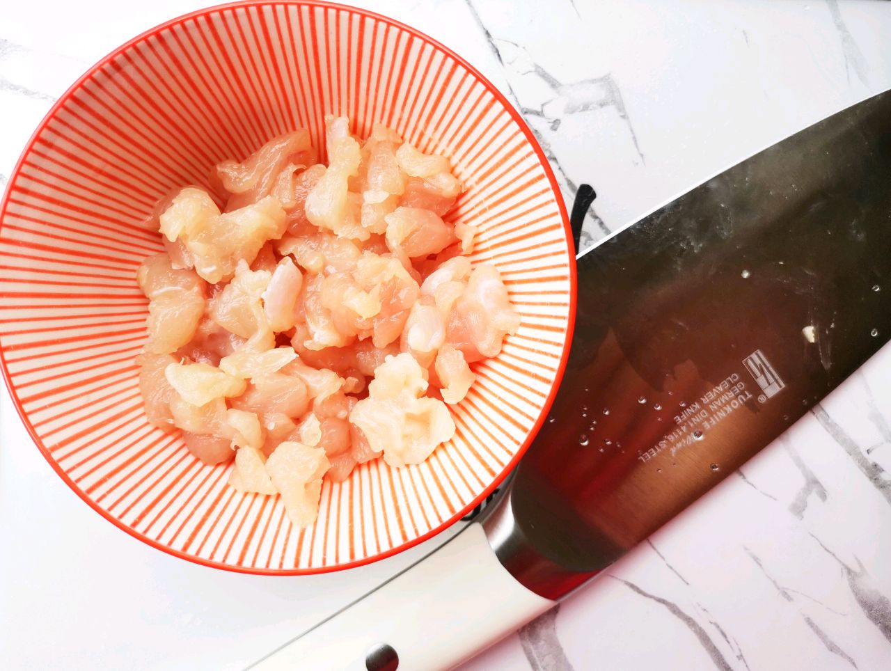 电饭锅香菇鸡丁焖饭,懒人版香菇鸡腿焖饭