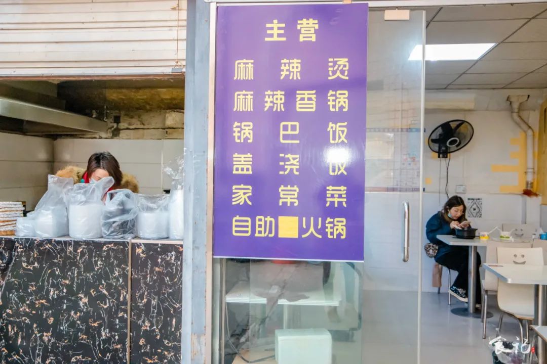 真的假的？万达清冷的夜市中，竟藏着踩点也要去吃的砂锅麻辣烫…