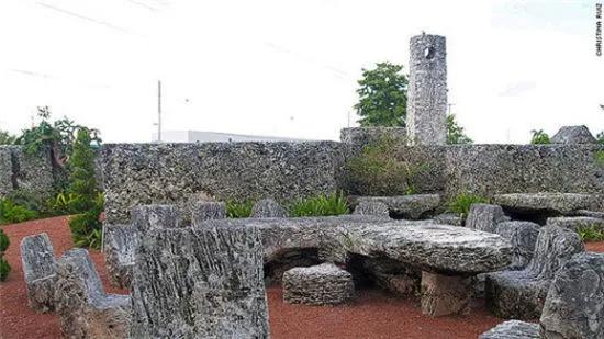 美国珊瑚石城堡解密,珊瑚石城堡的未解之谜