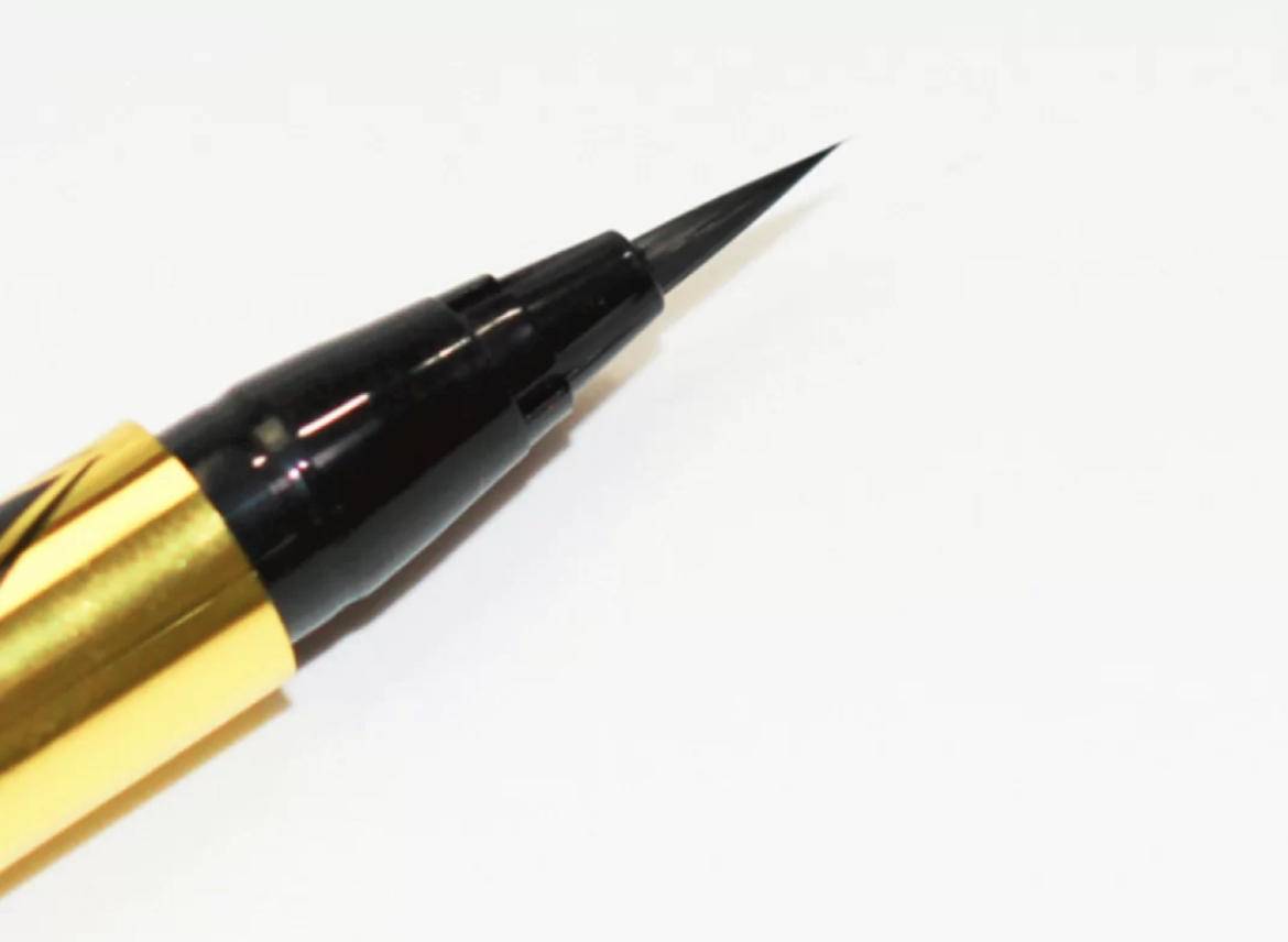 眼线画对眼睛有伤害吗,画眼线显得对眼