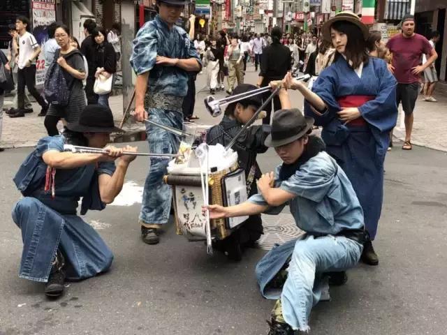 街头捡垃圾的日本武士忍者,日本武士捡垃圾