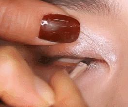 眼线一笔成型教学,眼线一画就成梯形