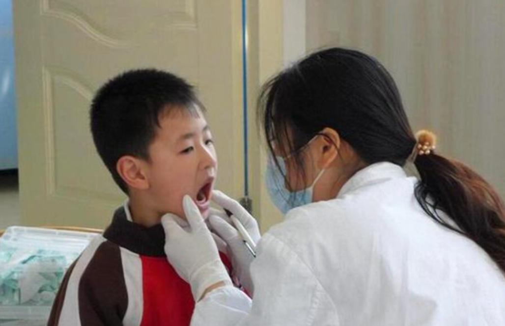 小孩换牙怎么才能换整齐,小孩换牙怎么才能换一口整齐的牙