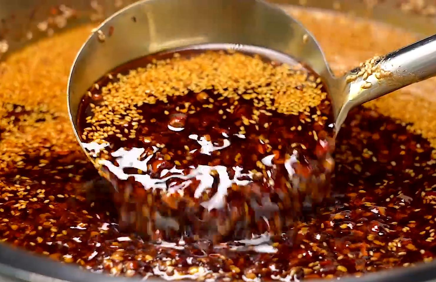 最香的四川辣椒油配方,酒店万能辣椒油制作方法