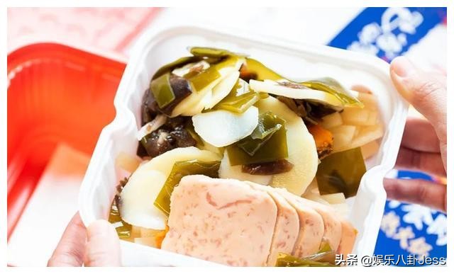 在李佳琦直播间买零食，是个划算的选择吗？