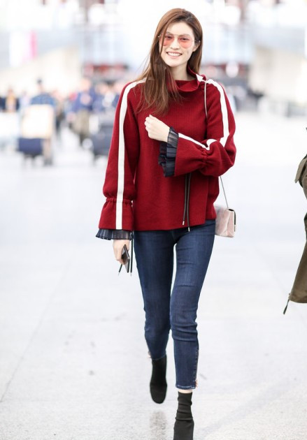 何穗童蕾,何穗跟张韶涵合影