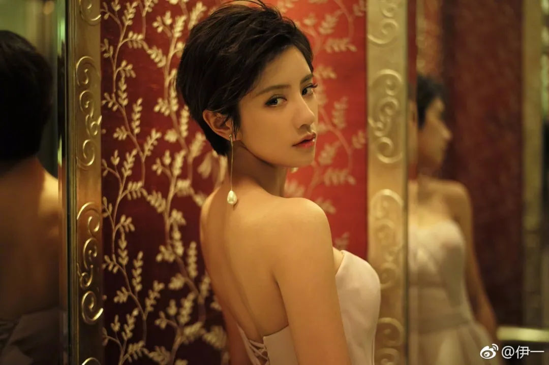 让我们回顾一下朱丹口误经典回顾,朱丹最近几次口误事件