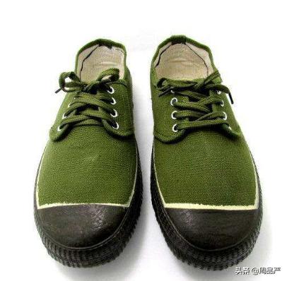 鞋子里面有个地方凸出来硌脚,鞋子侧边硌脚是太小了吗