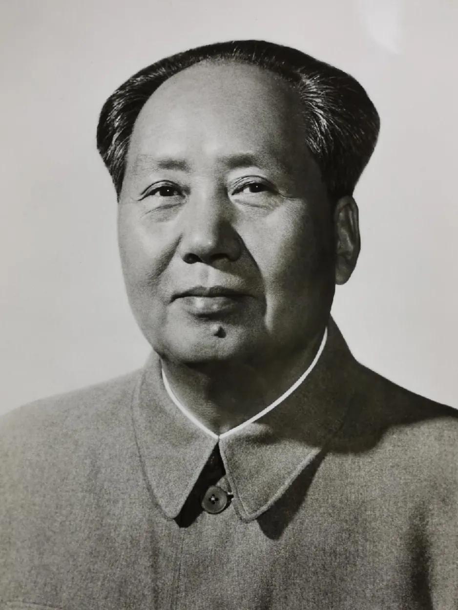 每天学英语中英文对照《毛主席语录》65