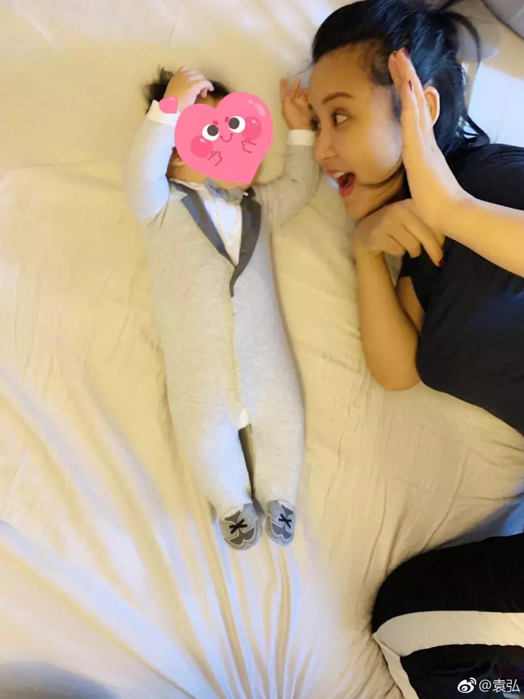 金晨：我们来自拍吧，张歆艺：先分我点头发...