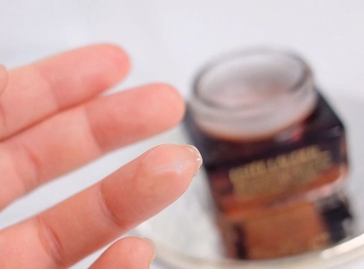 眼霜淡化黑眼圈正确使用方法,眼霜的正确使用方法去除黑眼圈