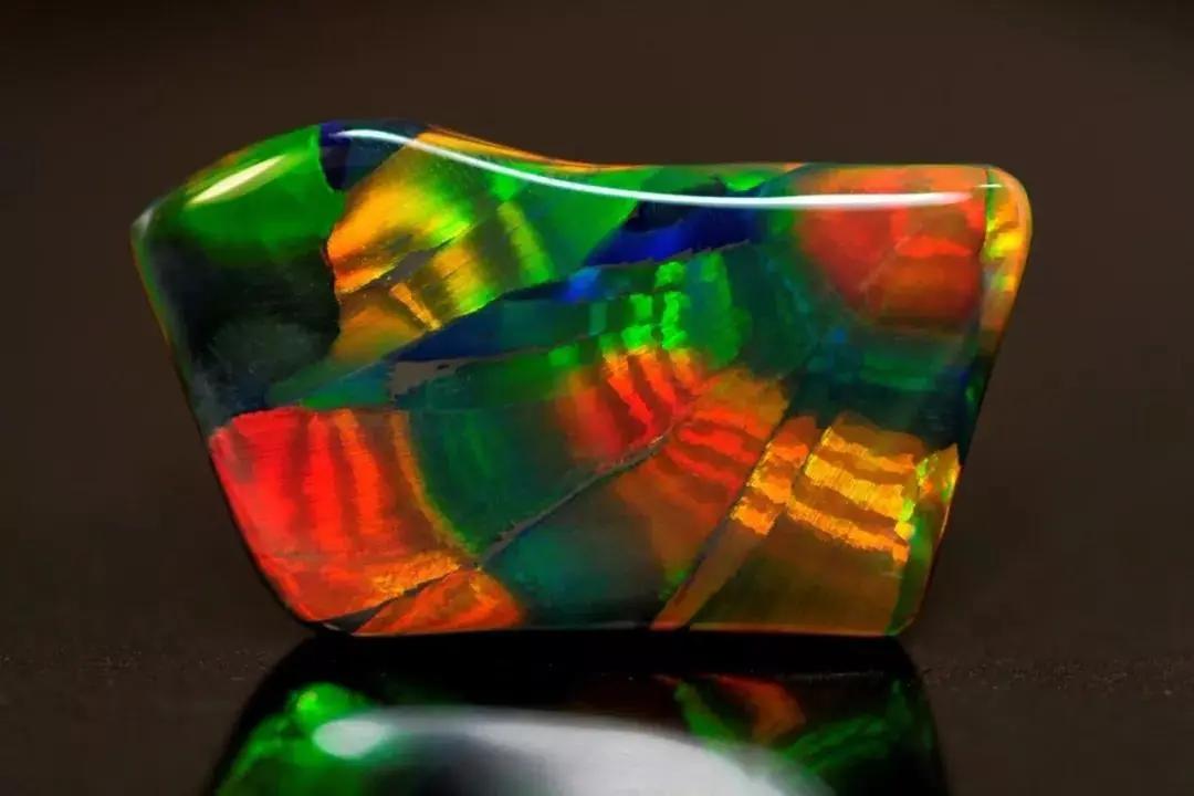 欧泊最好看的宝石,宇宙宝石欧泊