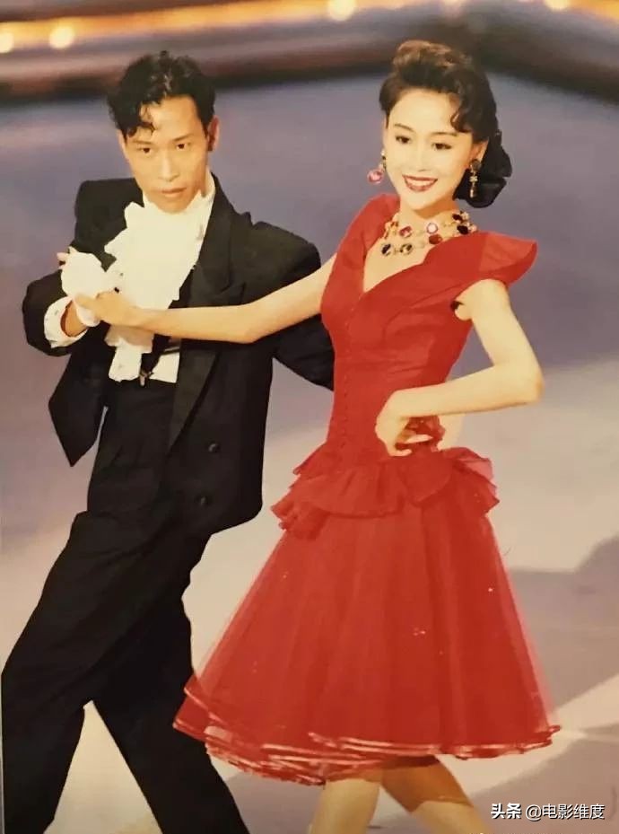 祝英台与马文才初相识梁小冰版,梁小冰祝英台被马文才亲吻