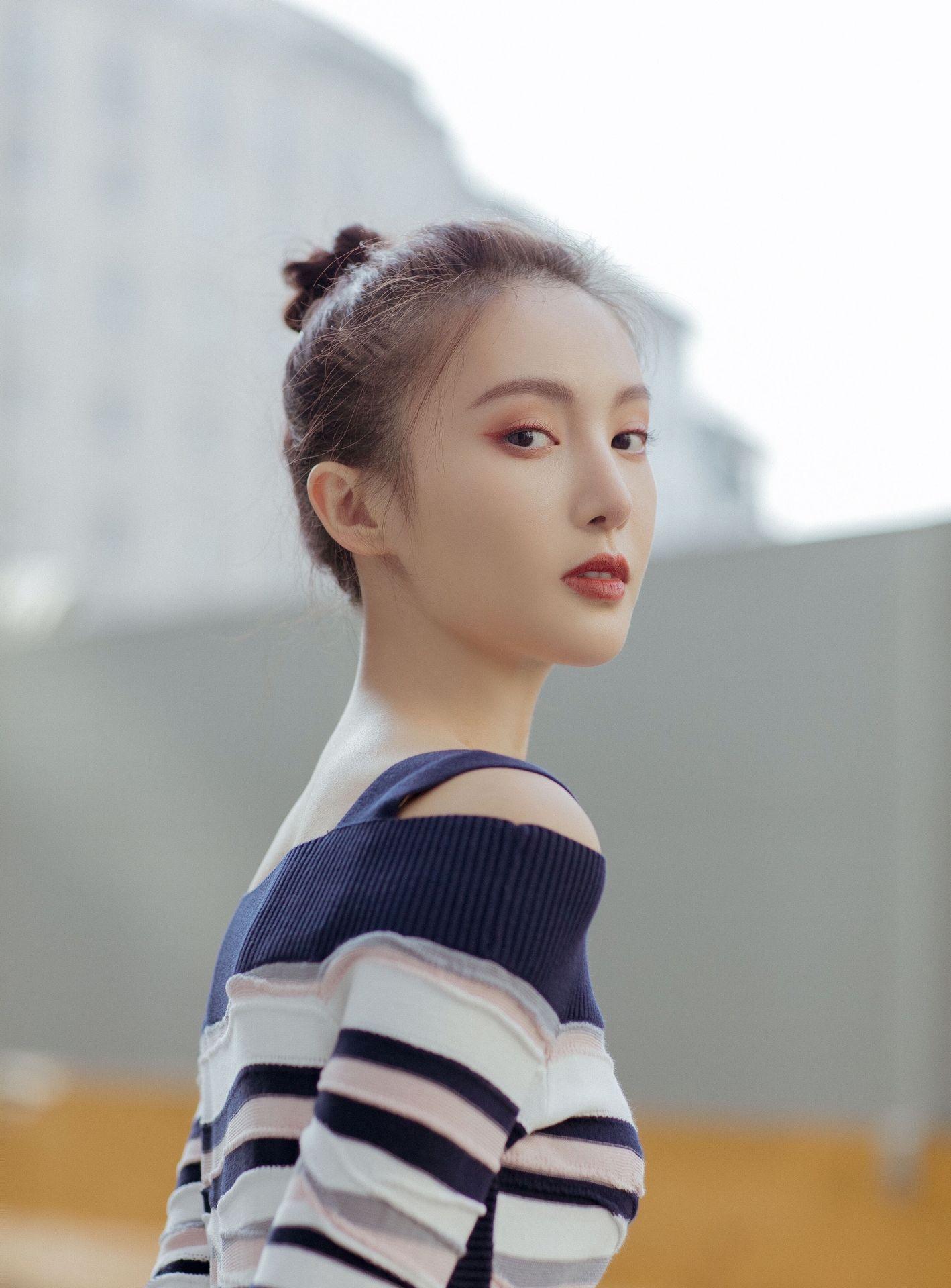 金晨的元气甜美系穿搭,女星们穿搭