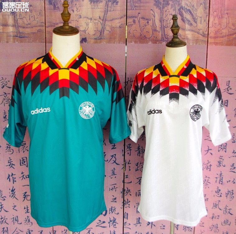 国足球衣都是红和白吗,国足球衣2007