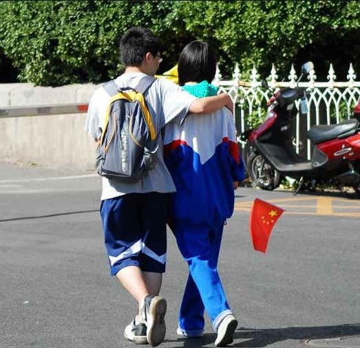 为什么家长们总认为早恋是不对的,面对孩子早恋你们是怎么解决的