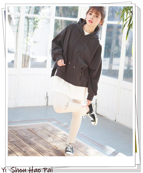 十种颜色卫衣搭什么裤子才好看,连帽卫衣穿搭配色技巧
