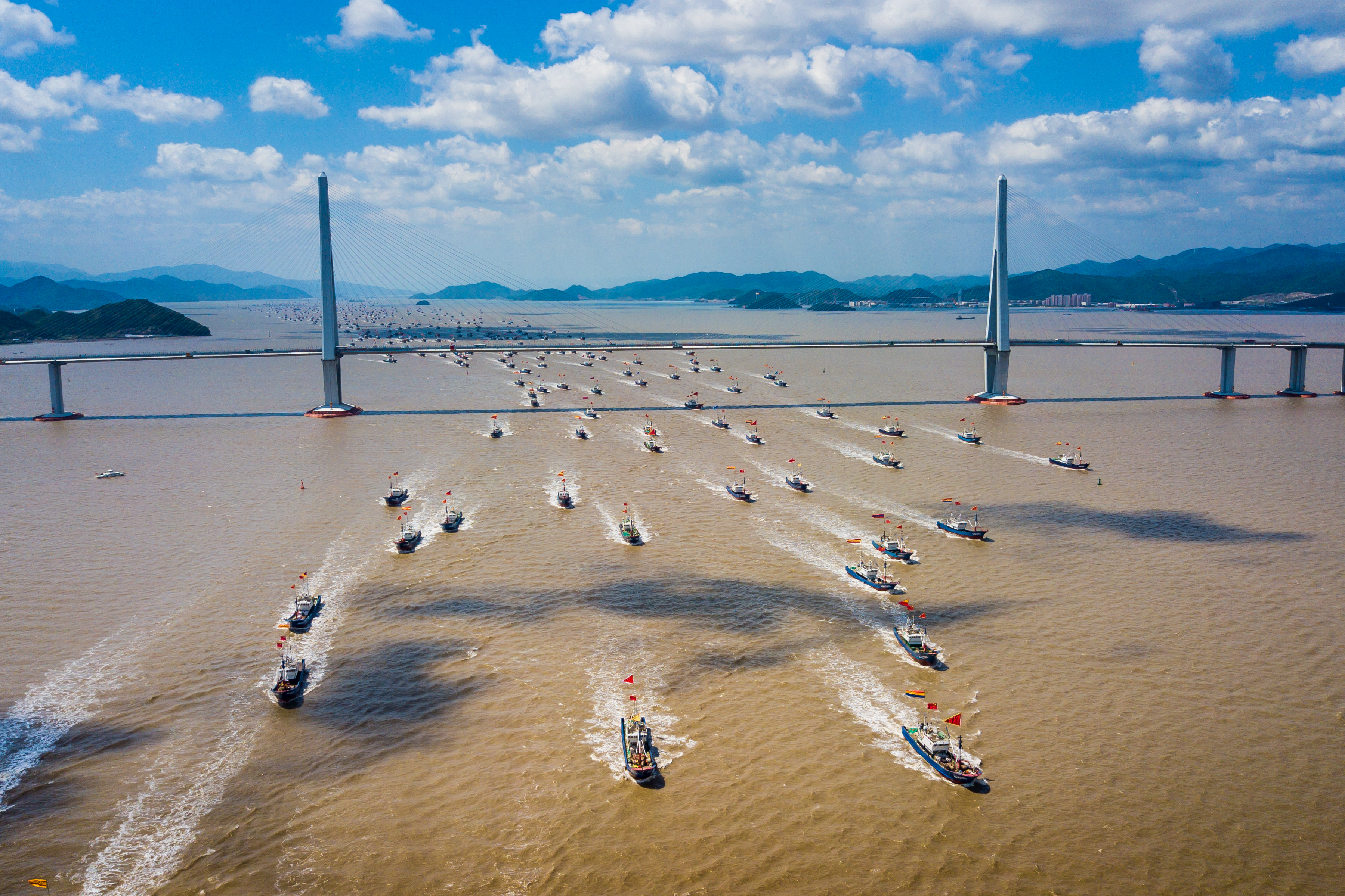 中国第一渔村渔船,中国第一大渔港开海画面