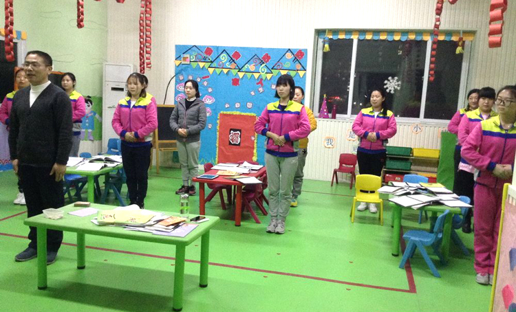 中班体育游戏100篇,幼儿园体育游戏跳房子优质课视频