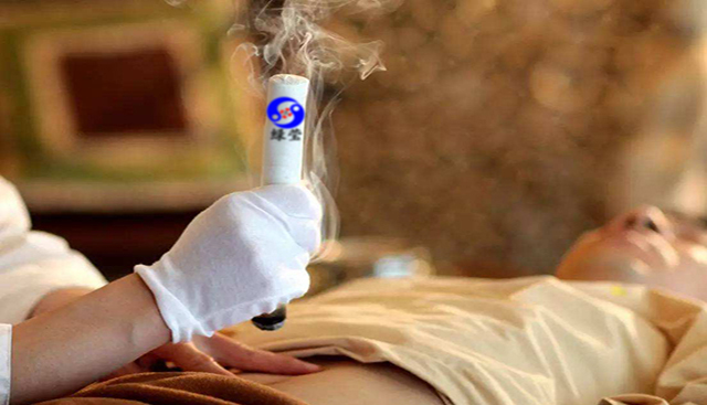 长期坐艾灸椅艾灸有副作用吗,艾灸是机器艾灸好还是人工艾灸好