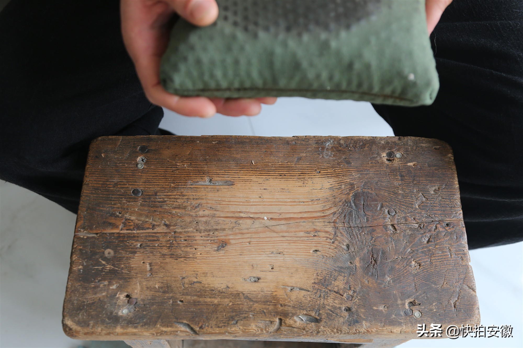 男子用铁锤练功致手变形，妻称是自残，功成后开手工面馆生意爆棚