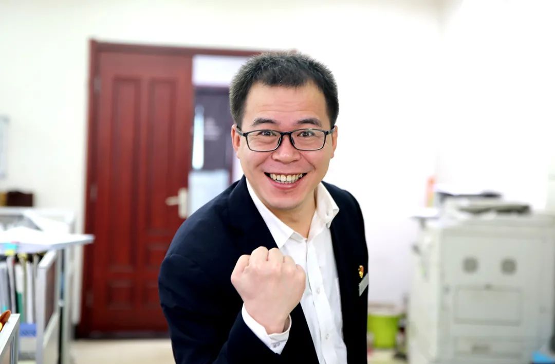 存款突破10000亿元！表情包带你分享山西农信人的激情和喜悦