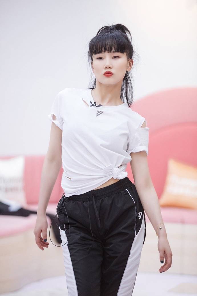 乘风破浪的姐姐出场,乘风队服