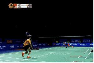 羽毛球后退步伐李宗伟,李宗伟后退步伐教学