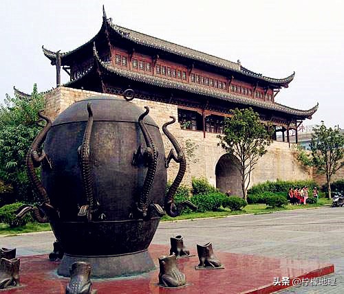 江西这座城市古称袁州，GDP位居全省第四，历史悠久风光绝美