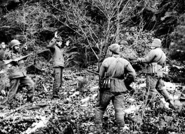 第二次战役前，彭德怀释放一百个美军俘虏，成功葬送2.4万美军