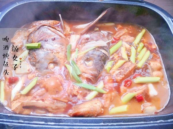 炖鱼用它味道更鲜美没有一点腥味,炖鱼浇汤汁