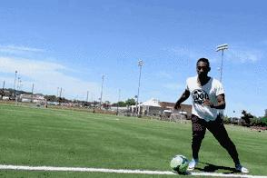 实战简单过人技巧,双变向过人如何做到精髓