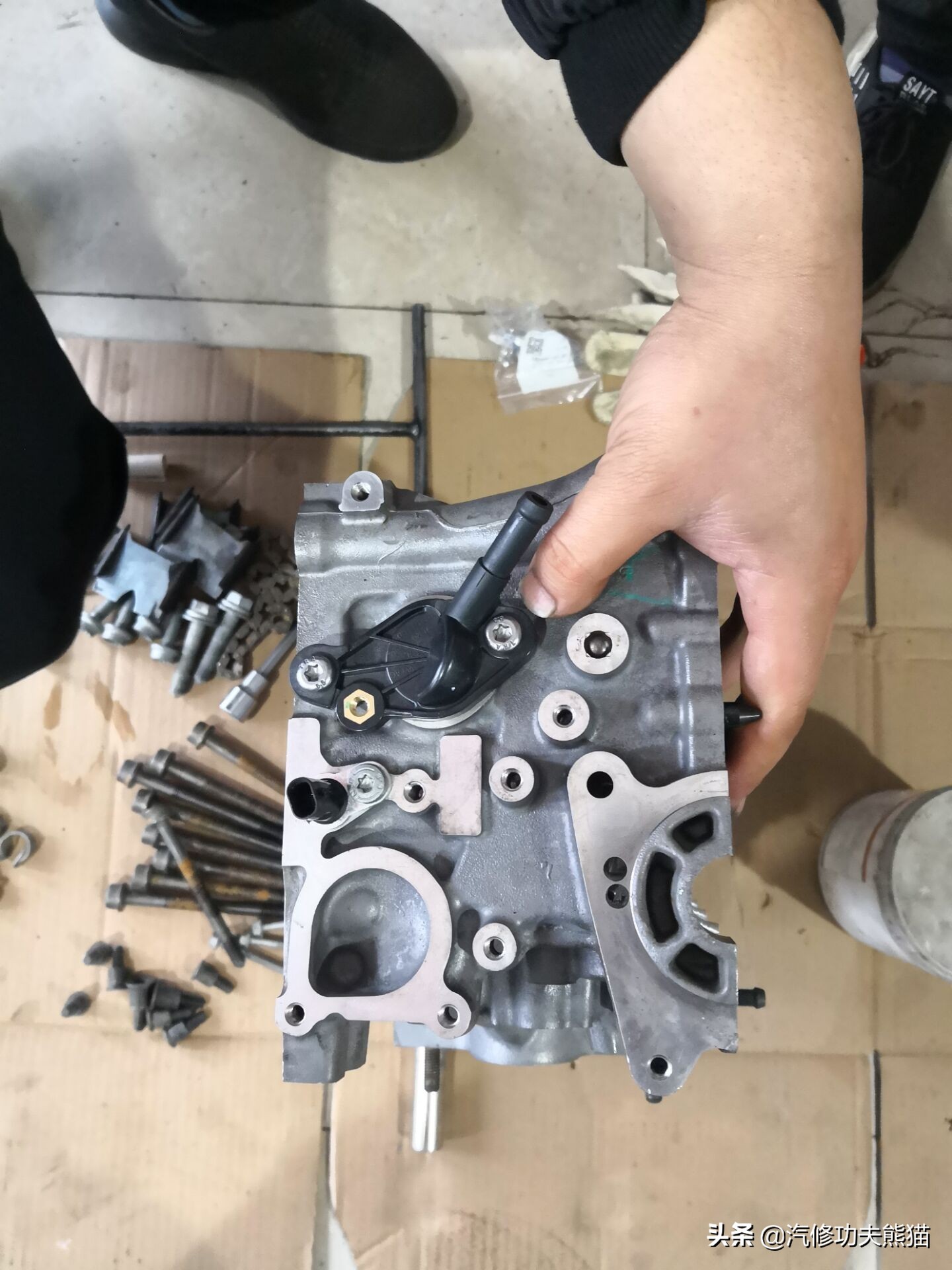 奥迪为何不能解决发动机烧机油,奥迪q5lea888三代发动机烧机油么