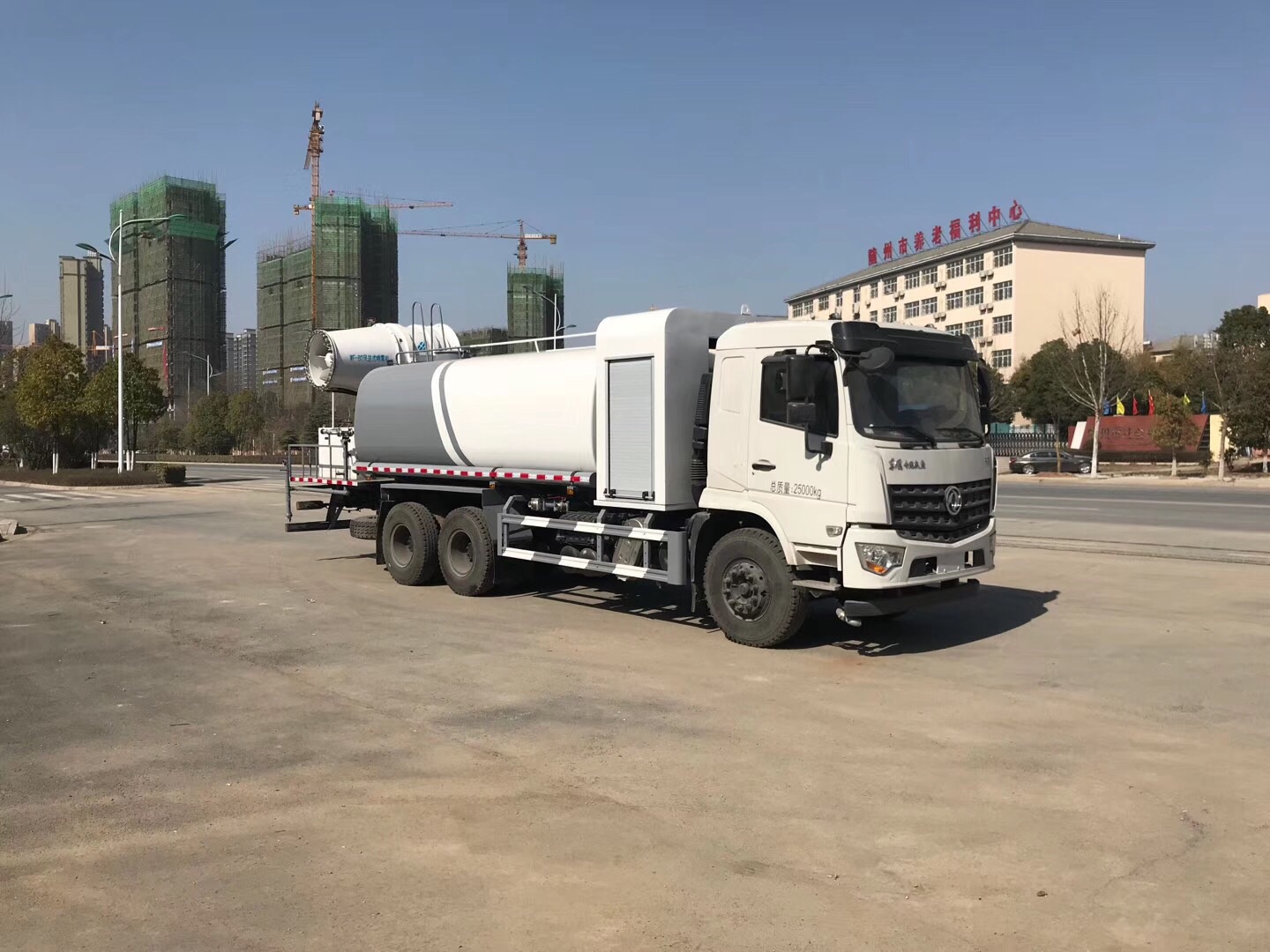 环卫专用洒水车东风,东风国六5吨洒水车报价