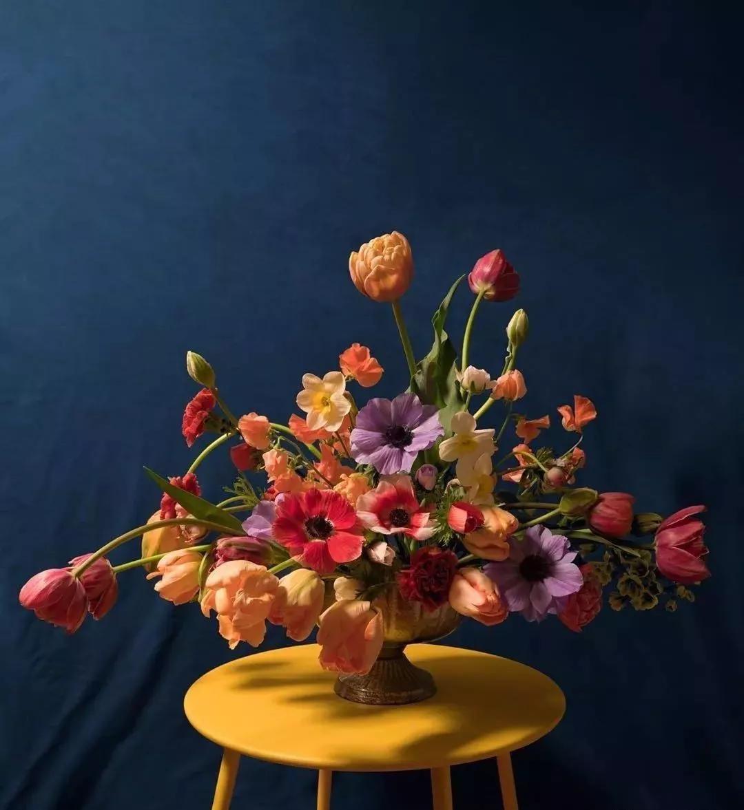 花要不要经常换水,花材正确处理方式及日常养护