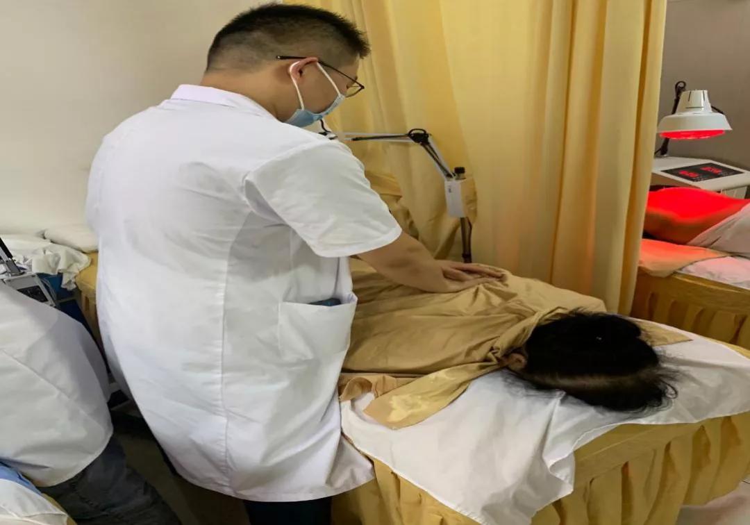 济南历下燕山社区卫生服务中心,社区卫生中心负责人的访谈