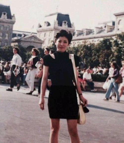 她6岁患绝症，18岁被卖进歌舞厅，这个征服向华强的女人，有多狠