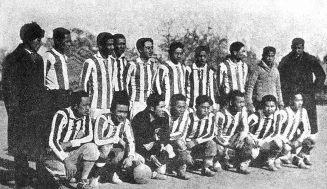 足球历史第一人是贝利还是梅西,世界足球史上最伟大的球王