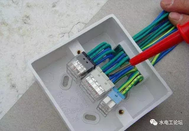 四根线怎么接两根线视频,两根线接三根线视频