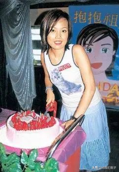 请回答2002:港圈老中青三代齐塌房,这是什么玄学?