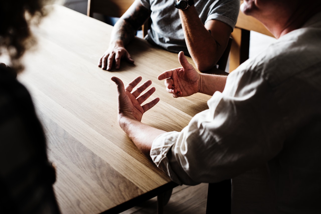 左耳进右耳出怎么幽默的说,左耳进右耳出的人怎么教