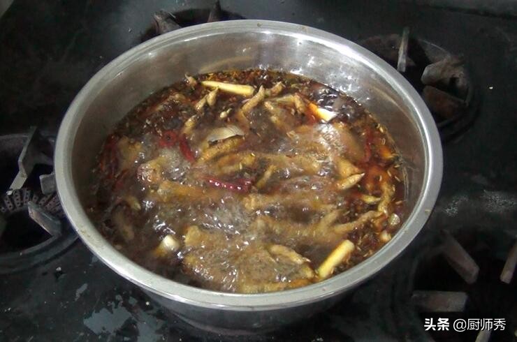 虎皮鸡爪如何做到脱骨而不烂,虎皮脱骨鸡爪的正宗做法