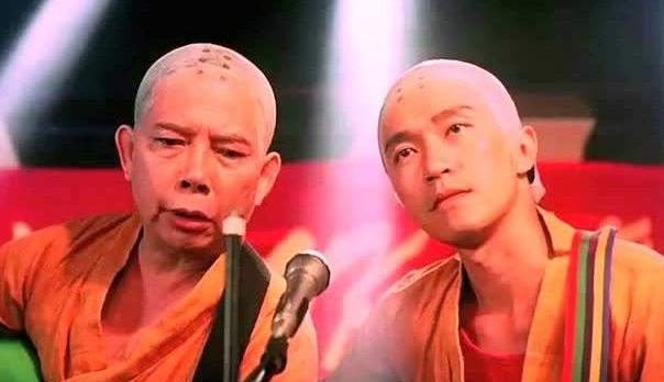 少林足球周星驰被飞铲,少林足球周星驰扔鸡蛋